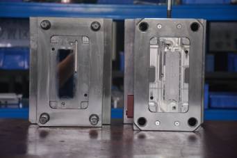 塑膠注塑模具生產(chǎn)出來的產(chǎn)品表面噴漆有什么用呢？