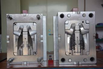 模具注塑廠在注塑加工時(shí)注塑機(jī)為什么會(huì)產(chǎn)生噪聲？