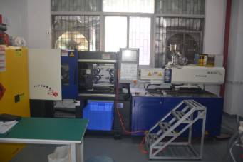 我們常說的臥式注塑機與立式注塑之間有什么區(qū)別呢？