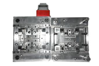 注塑模具加工廠家應(yīng)該如何選擇？