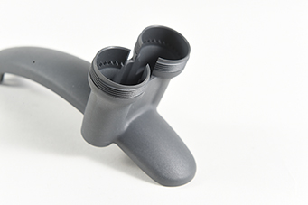 塑膠模具注塑加工選擇注塑機時應(yīng)該注意什么呢？