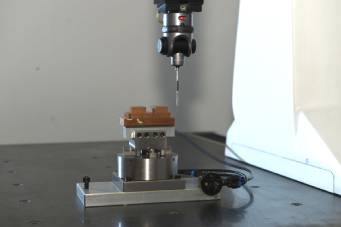 精密注塑模具加工設備的基本要求有哪些？