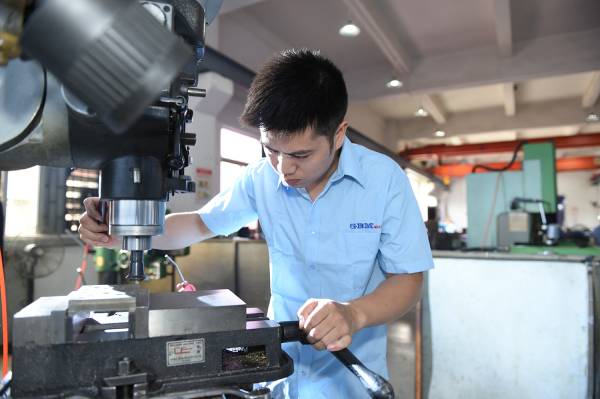 銘洋宇通精密注塑模具定制加工廠家 銘洋宇通精密注塑模具定制加工廠家