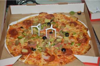 快來銘洋宇通吃Pizza啦！