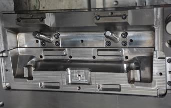 塑膠模具廠怎樣提高生產(chǎn)效率與質(zhì)量？