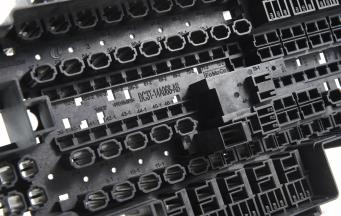 注塑模具進膠方式詳解：打破常規(guī)，提升生產效率